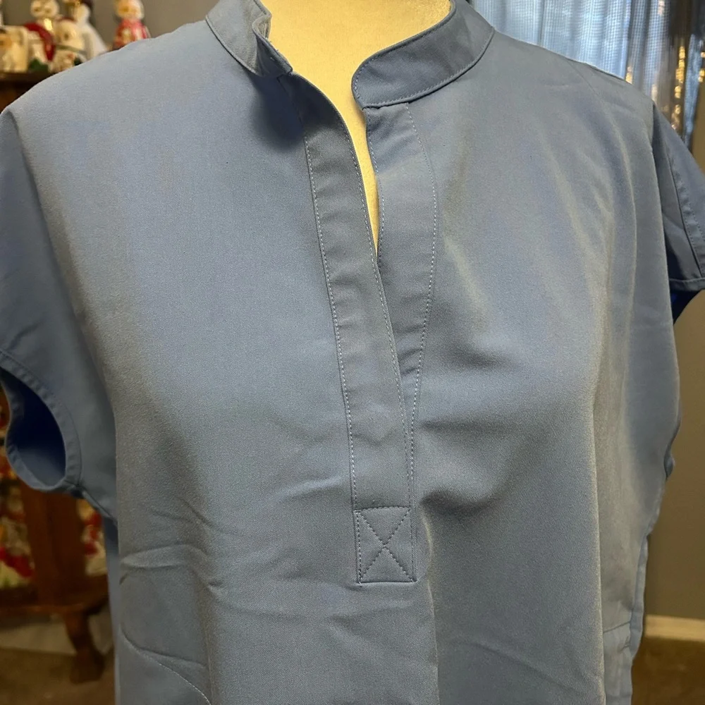 Figs Technical Collection Blue Scrub Top and Pants - Picture 3 of 12